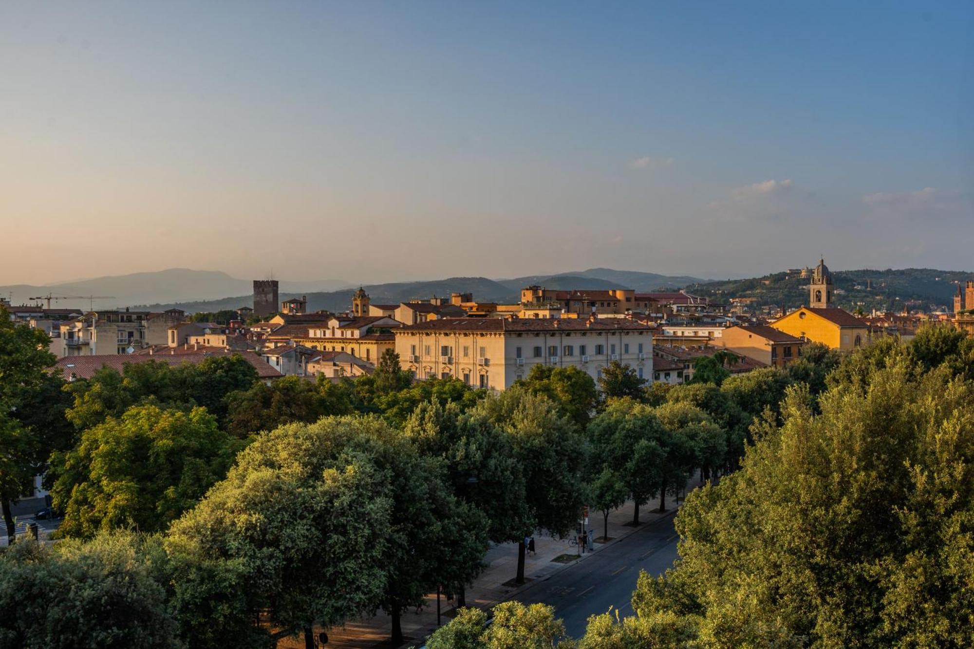 Boutique Hotel Trieste - Adults Only เวโรนา ภายนอก รูปภาพ
