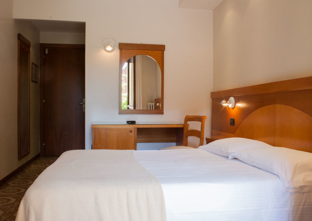 Boutique Hotel Trieste - Adults Only เวโรนา ภายนอก รูปภาพ